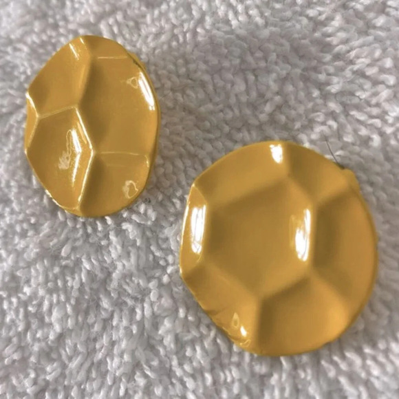Vintage Yellow Painted Textured Metal Clip On  Earrings - Picture 6 of 7